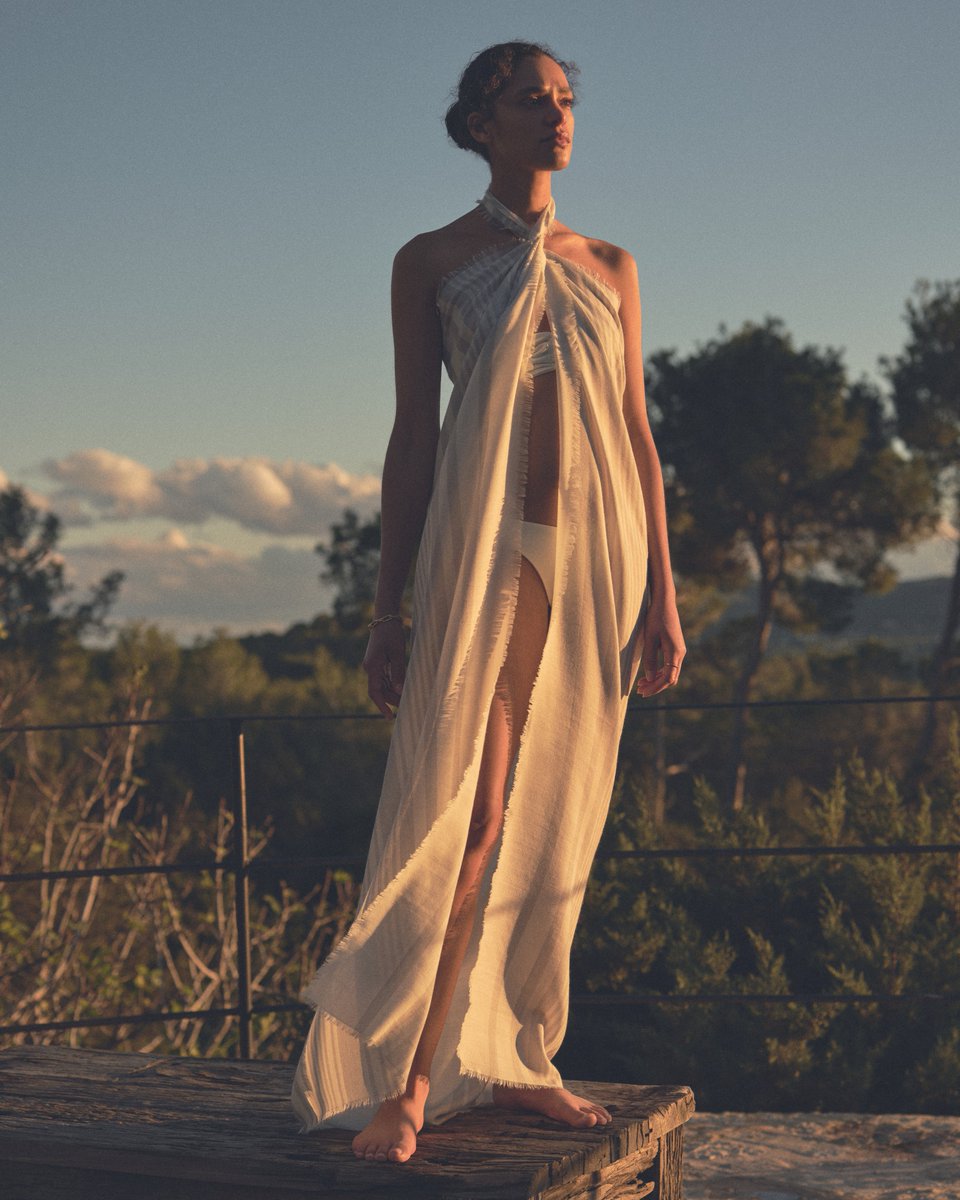 The Tissue Cashmere Parero is a lightweight beach cover-up in a cashmere, silk, wool and linen blend.

Shop now: bit.ly/43GDsLC