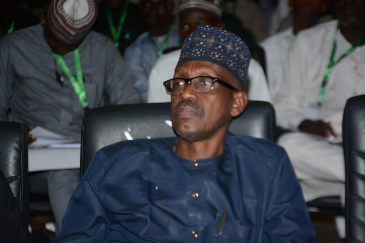 BICTDA_Borno's tweet photo. On Day 2, Dr. Niran Oyekale, MD/CEO of Commute Technology Ltd, presents on change management in digital transformation, focusing on preparing civil servants and institutions to succeed in digital reform.
#ICTTraining #CivilServants #BornoState #BICTDA #CIAtech #DigitalTransforma https://t.co/zFwIdKHjZC