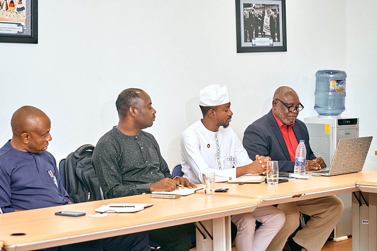 yagerbenterver's tweet photo. Honoured to have facilitated a strategic engagement between the @benue_sdgs &amp; the @EUinNigeria🇳🇬🤝🇪🇺
I advocated for more youth &amp; women-centered programs + sustainable agri-investments. Partnerships that leave no one behind! #BenueSDGs #EUinNigeria #YouthEmpowerment #WomenInAg https://t.co/honmu1310c