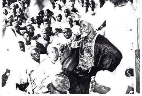 abdeel_kh's tweet photo. رقيت ذرى العرفان جبت المفاوزا
إلى الحضرة العليا وللفيض حائِزا

I ascended to the summit of Divine Gnosis and traveled through all of the (spiritual stations) until I reached the Most Exalted Presence and took hold of the Spiritual Flood.

Shaykh Ibrahiim Niass https://t.co/014zqVdEsW
