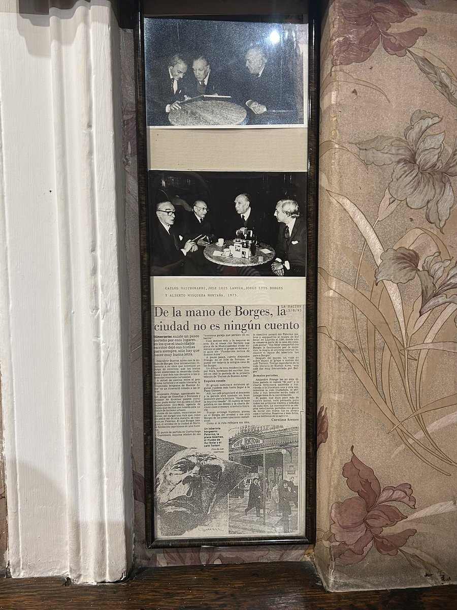 Borges’in buenos aires’teki izlerini sürmek heyecan verici. Metroda bir genç alef okuyor, müdavimi olduğu  kafede fotoğrafı önüme çıkıyor, çalıştığı kütüphanenin yanından geçiyorum, şehrin kalbinde bir caddenin adı j.l. borges.