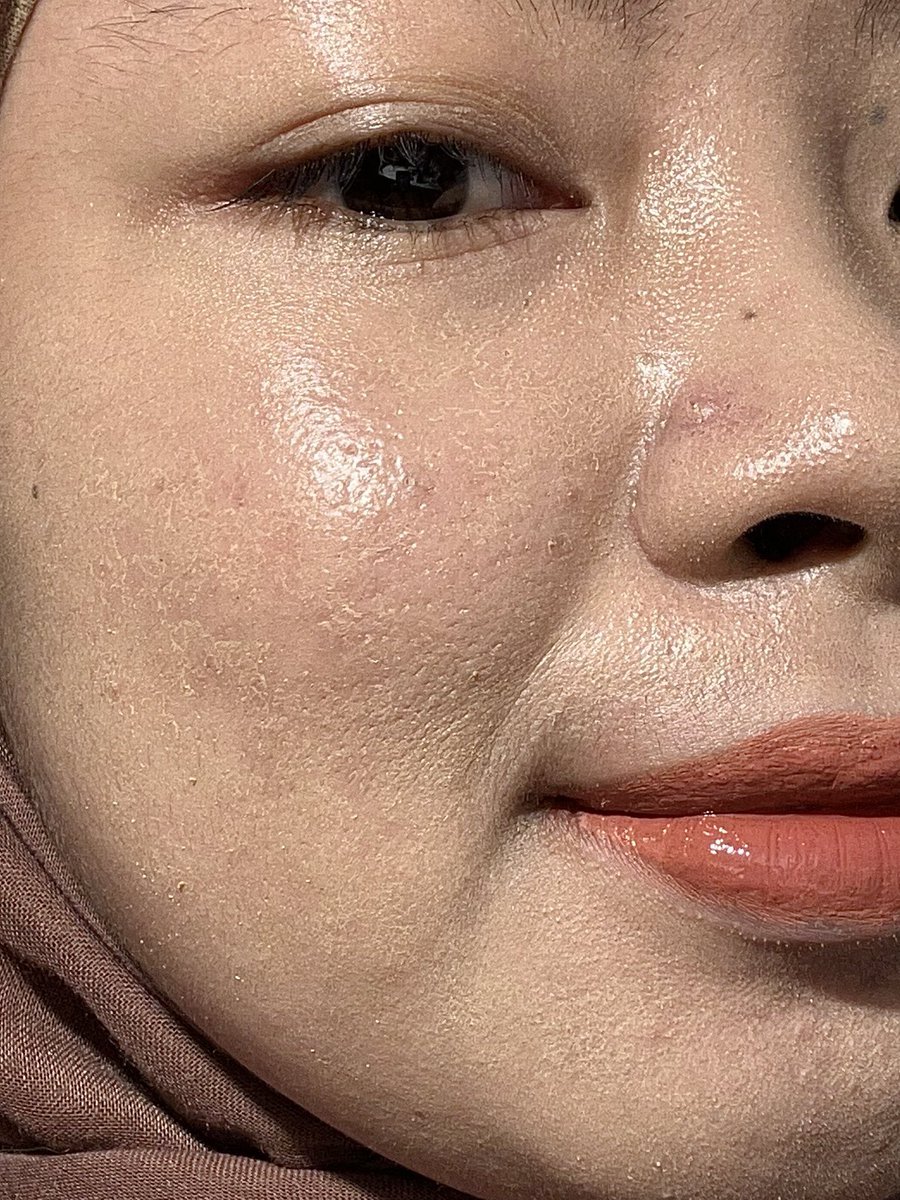 amaliyakusumaa's tweet photo. MAKE UP HACKS FROM MUA... 💯👌🏻

ga heran teknik ini banyak dipakai oleh para MUA.... ternyata memang sengaruh itu ya buat make up/ complexion nempel &amp; tidak crack...

from this:                               to this: https://t.co/D9nRMa05sT