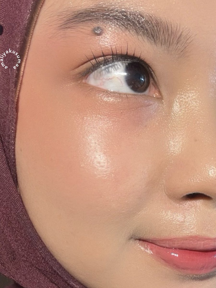 amaliyakusumaa's tweet photo. MAKE UP HACKS FROM MUA... 💯👌🏻

ga heran teknik ini banyak dipakai oleh para MUA.... ternyata memang sengaruh itu ya buat make up/ complexion nempel &amp; tidak crack...

from this:                               to this: https://t.co/D9nRMa05sT