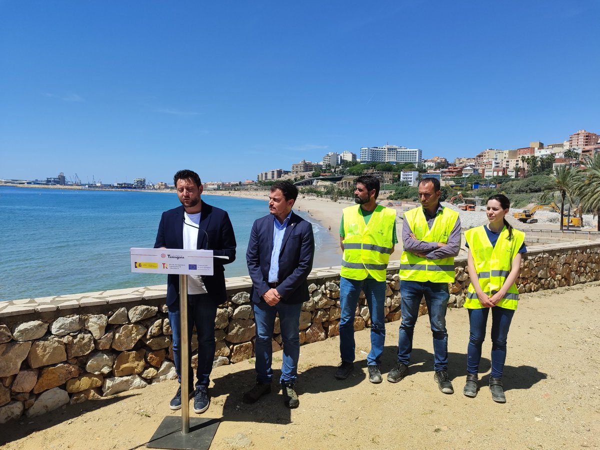 Laura Casas (@laurywinslow) on Twitter photo 🚧 Les obres d'enderroc de la plataforma del Miracle es completen i entren en una segona fase: la de retirar tot el material resultant.
🏖️ Els treballs avancen a bon ritme, i millor del previst, perquè afectaran una part més petita de la platja.
Informa <a href="/tarragonaradio/">Tarragona Ràdio 🟣</a>. 🚧 Les obres d'enderroc de la plataforma del Miracle es completen i entren en una segona fase: la de retirar tot el material resultant.
🏖️ Els treballs avancen a bon ritme, i millor del previst, perquè afectaran una part més petita de la platja.
Informa <a href="/tarragonaradio/">Tarragona Ràdio 🟣</a>.