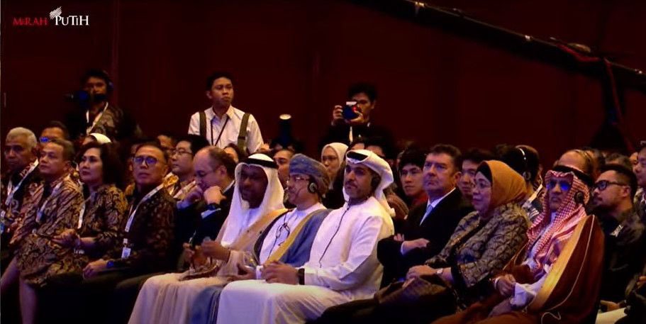 حضر سعادة السفير #فيصل_عبدالله_العامودي حفل تدشين مرور 49 سنة لرابطة النفط الإندونيسية برعاية فخامة رئيس جمهورية اندونيسيا / برابوو سوبيانتو ، حضر الحفل  اصحاب المعالي الوزراء في جمهورية اندونيسيا والسفراء المعتمدين في جمهورية اندونيسيا.