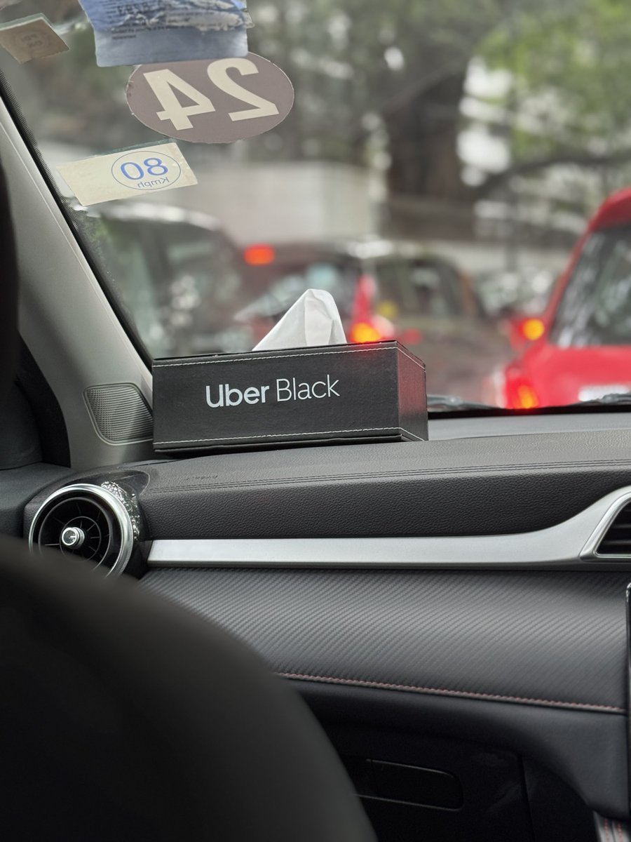 Bengaluru to Bengaluru Airport drive is always a puzzle. 

Looks like Uber is finally getting it right. 

Uber Black came with a clean EV car and a trained driver. 

#Bengaluru <a href="/Uber_India/">Uber India</a>