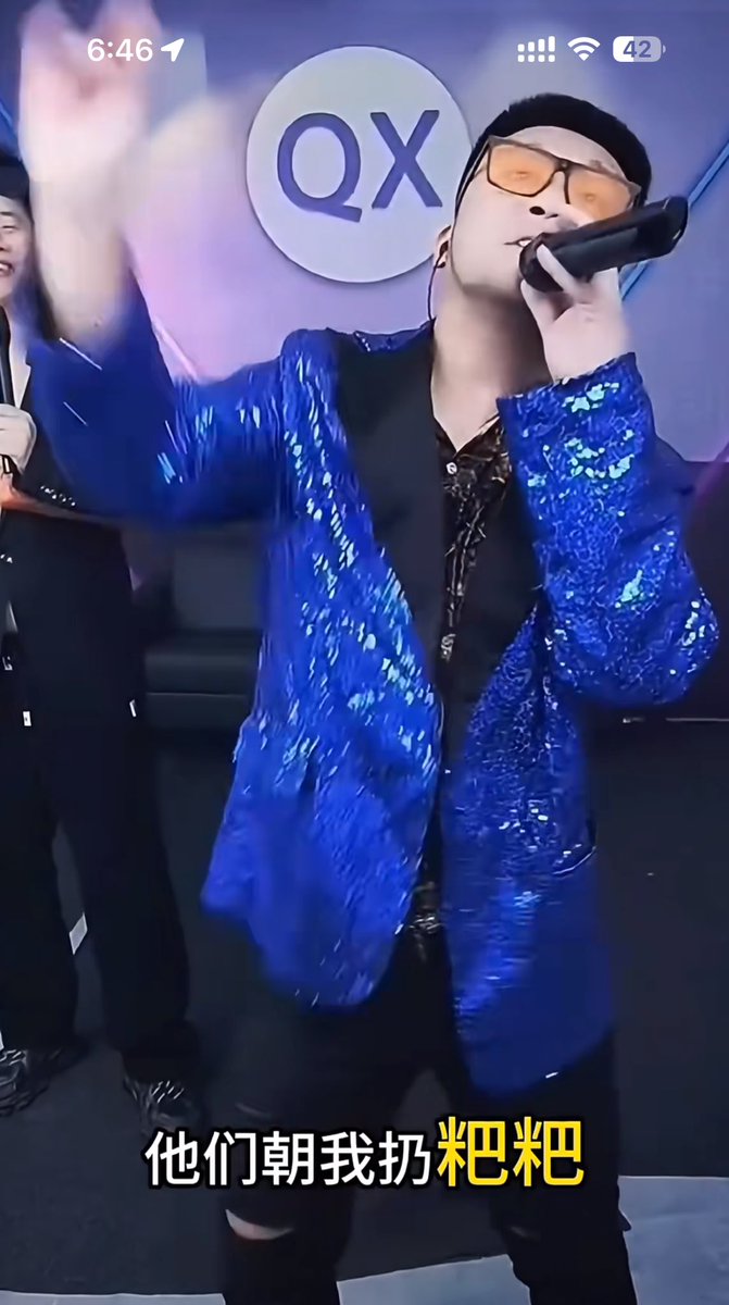 我摊牌了，XQ其实就是四川芬达，今晚九点欢迎锁定直播间，我们不见不散