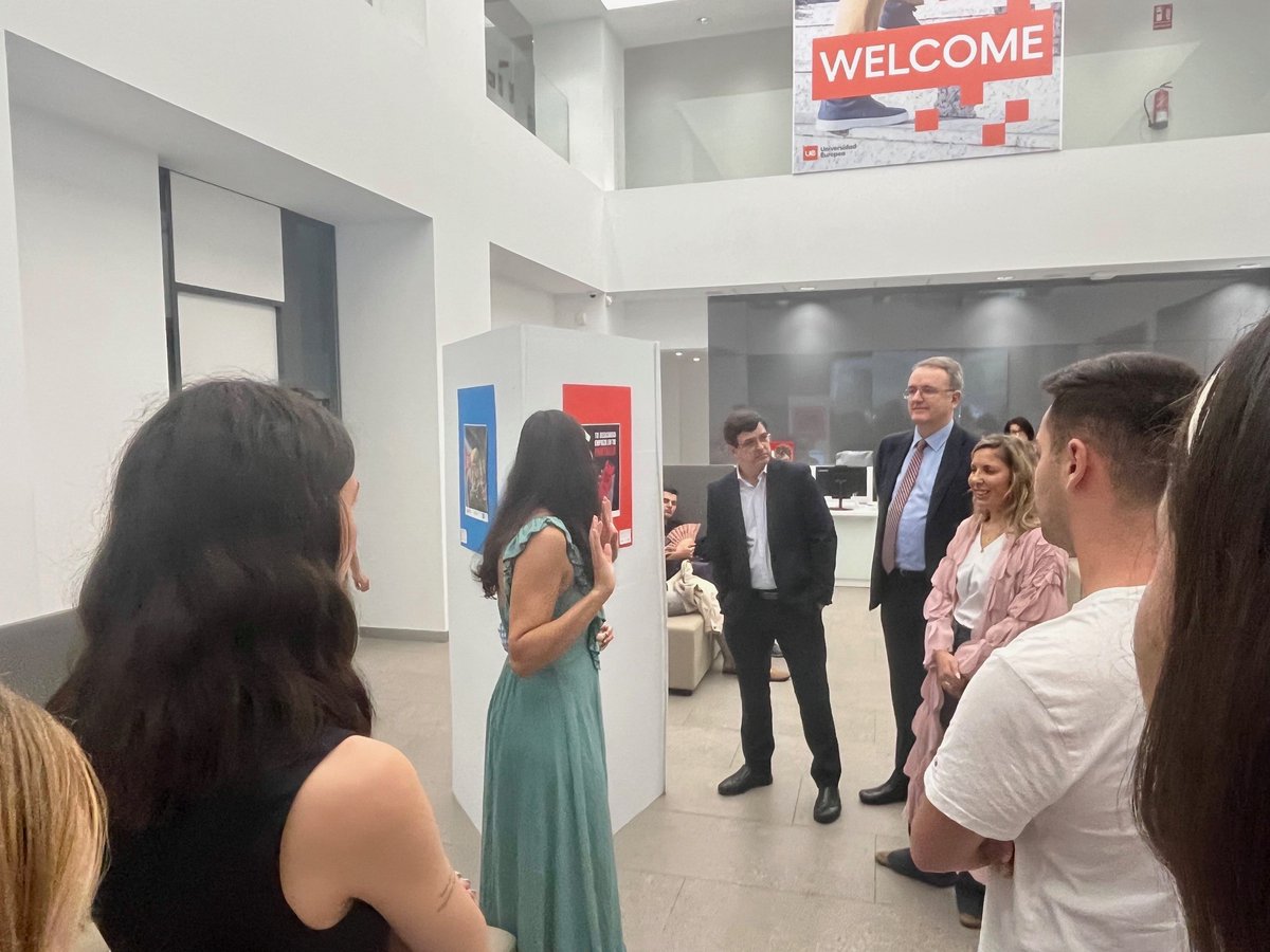 MutuaMAC's tweet image. Hoy se inauguró en el hall de la sede de la @UECanarias en #SCTF la exposición sobre #hábitossaludables que desde hace 8 años auspician @MutuaMAC , @titsa y la mencionada universidad. Los carteles son obra del alumnado de primer curso de Comunicación Publicitaria.