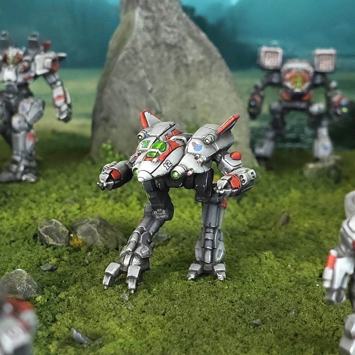 Kamykus1's tweet image. Viper aka Black Python. Five powerful jump jets and lots of pew pew pew. How it ended up in Vau Galaxy of Clan Jade Falcon, maybe Trial of Possession? Painted by Kamil, yours truly 🔥#battletech #mechwarrior #miniaturepainting #cgl
