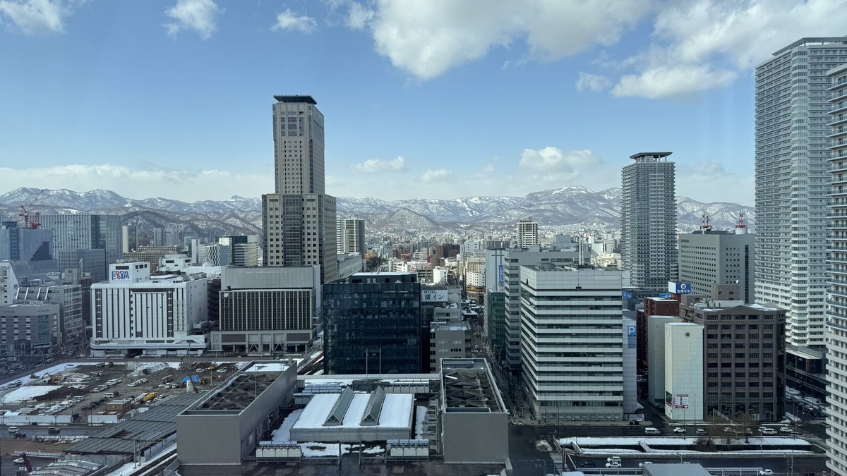 JozankeiviewH's tweet image. 3月にオープンしたグループホテル
"札幌ホテル by グランベル" 🏢
大浴場から眺める夜の札幌は絶景🌃
日帰りでの入浴も可能だそうです🙆
オープン直後に宿泊したときの様子です📸
■公式サイト
granbellhotel.jp/sapporoby/