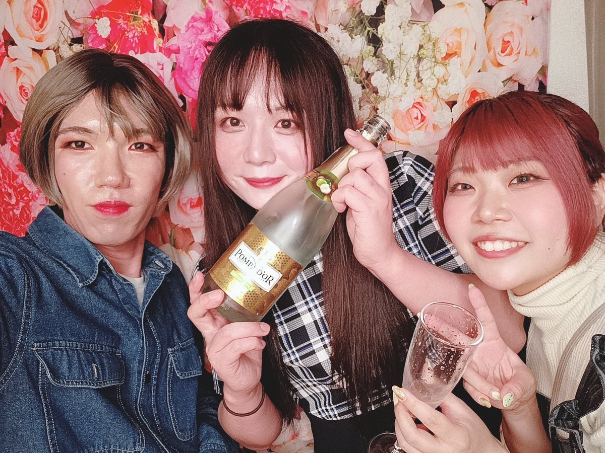 先日、くりこさん<a href="/Kuriko48/">くりこ@女装の人</a> 女の子クラブ卒業のお祝い
街コンや高校の同窓会の際にお世話になりましたm(_ _)m