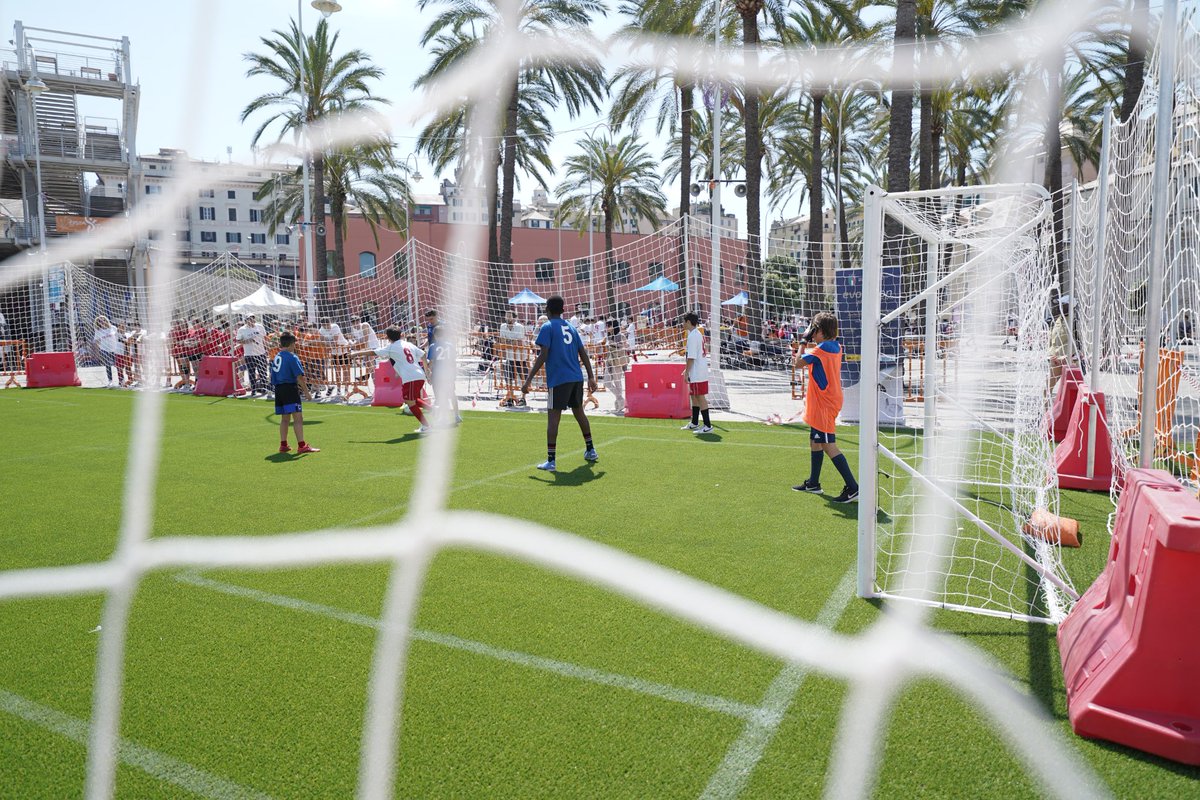 GenovaEventi's tweet photo. 🥎 Manca sempre meno alla nuova edizione della #FestadelloSport!

🔝 Da venerdì 23 a domenica 25 maggio, oltre 130 attività sportive gratuite con istruttori qualificati vi aspettano al @PortoAnticoGe 

Scopri il programma completo 👉 https://t.co/SbDzf0cnwL

@Stelle_Sport https://t.co/a2o9O6Vcwg