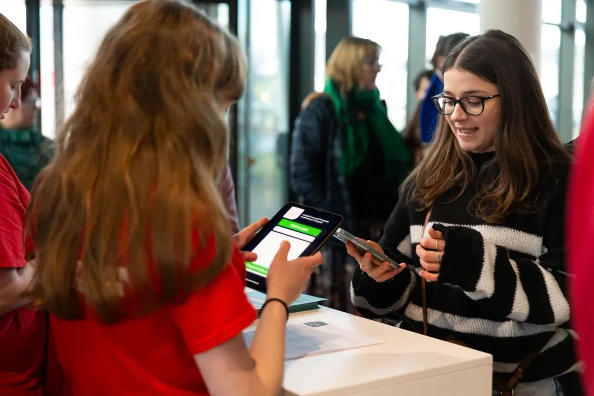 Os ydych chi'n frwdfrydig ac yn uchelgeisiol, efallai mai astudio ôl-raddedig yw'r ffordd orau o ddyrchafu'ch gyrfa📈 

Dysgwch sut y gallwn gefnogi eich nodau trwy fynychu ein noson agored📚 

🗓️Dydd Mercher 4 Mehefin 

💻orlo.uk/iEObg 

#DiwrnodAgoredPDC