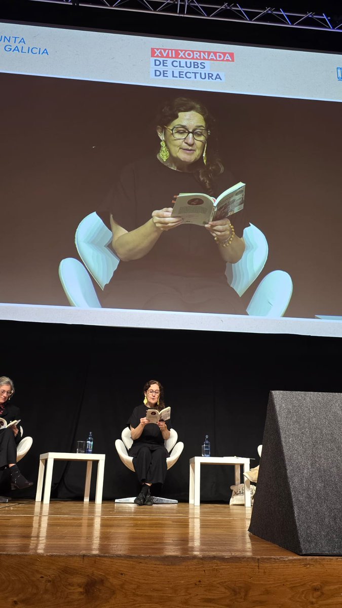 Inauguramos a #17XCL con conversa entre Paula Carballeira, premio Clubs de lectura 2025, e dúas compañeiras do club <a href="/CaldodeGroria/">CaldodeGroria</a> do CIFP Compostela.
#XCL25 #bescolaresgal #bescolaresgalabertas