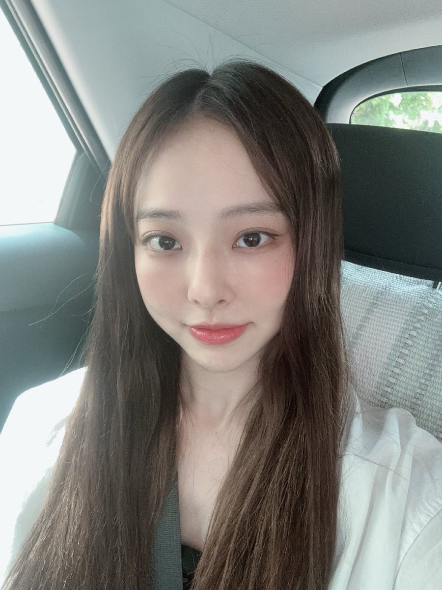 Vivi is so beautiful in newest Fromm update.