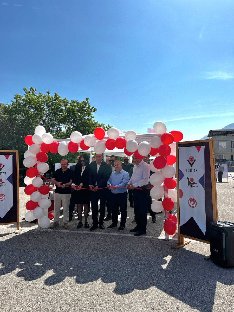İlçemiz Sait Süheyla Bildirener İmam Hatip Ortaokulu öğrencileri tarafından hazırlanan TÜBİTAK 4006 bilim fuarının açılışına İlçe Milli Eğitim Şube Müdürümüz Harun ÖZ ile okul müdürleri katıldılar.
<a href="/oz_harun/">Harun ÖZ</a>