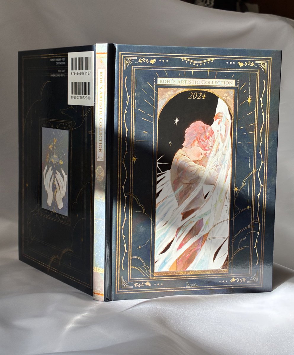 rin_rinmo's tweet image. 【作品集販売開始のお知らせ📕】
POD出版レーベル「Arquet」よりお声がけいただき、初めての作品集として、ついにかたちになりました。
2020〜2024年に描いた54作品を収録。
ハードカバー/A5縦サイズ/40ページ(本文38ページ)
▼販売ページはツリーにてご案内します▼