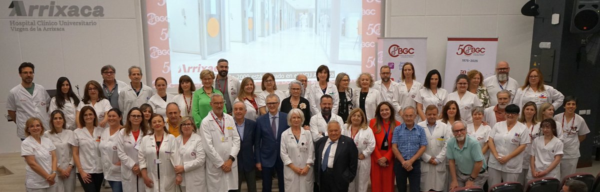 📷Una foto de familia del Centro de Bioquímica y Genética Clínica regional <a href="/cbgc_arrixaca/">CBGC.ARRIXACA</a> .

👥Antiguos miembros y actuales profesionales de un Centro referente nacional en la prevención, detección, diagnóstico e investigación de enfermedades genéticas y raras.
Feliz cumpleaños❗️