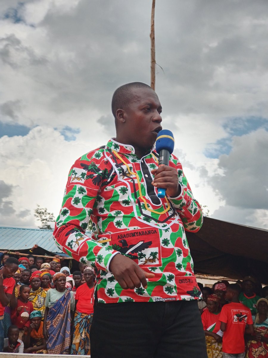 bigpamph's tweet photo. Une immense foule de la population est venue entendre le projet de société du parti cndd_fdd dans la zone Musama commune nyabihanga ce mercredi 21 mai 2025. Ces cérémonies ont été réhaussée par secrétaire du parti @CnddFdd en commune Nyabihanga @CnddFddGitega https://t.co/3XL1XuE571