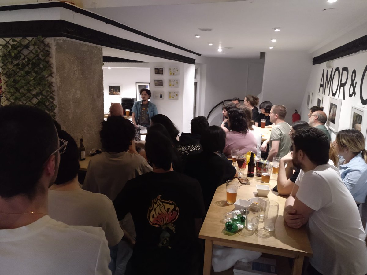 🗣️ Muitas gracias a #Chuan y <a href="/cervezasordio/">ᴏʀᴅɪᴏ</a> por a presentación de #DragonsyMazmorras en #aragonés
Unatra aria por explotar en o mundo de l'aragonés que Chuan ha puesto explicar-nos ✍🏻📚