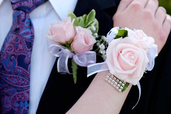 ✨ PROM NIGHT = LIMO NIGHT! ✨

Make your #DCprom unforgettable with a luxury stretch limo or party bus!
🔗 dclimocar4u.com
#PromLimoDC #DCProm2024 #DMVprom #BookNow