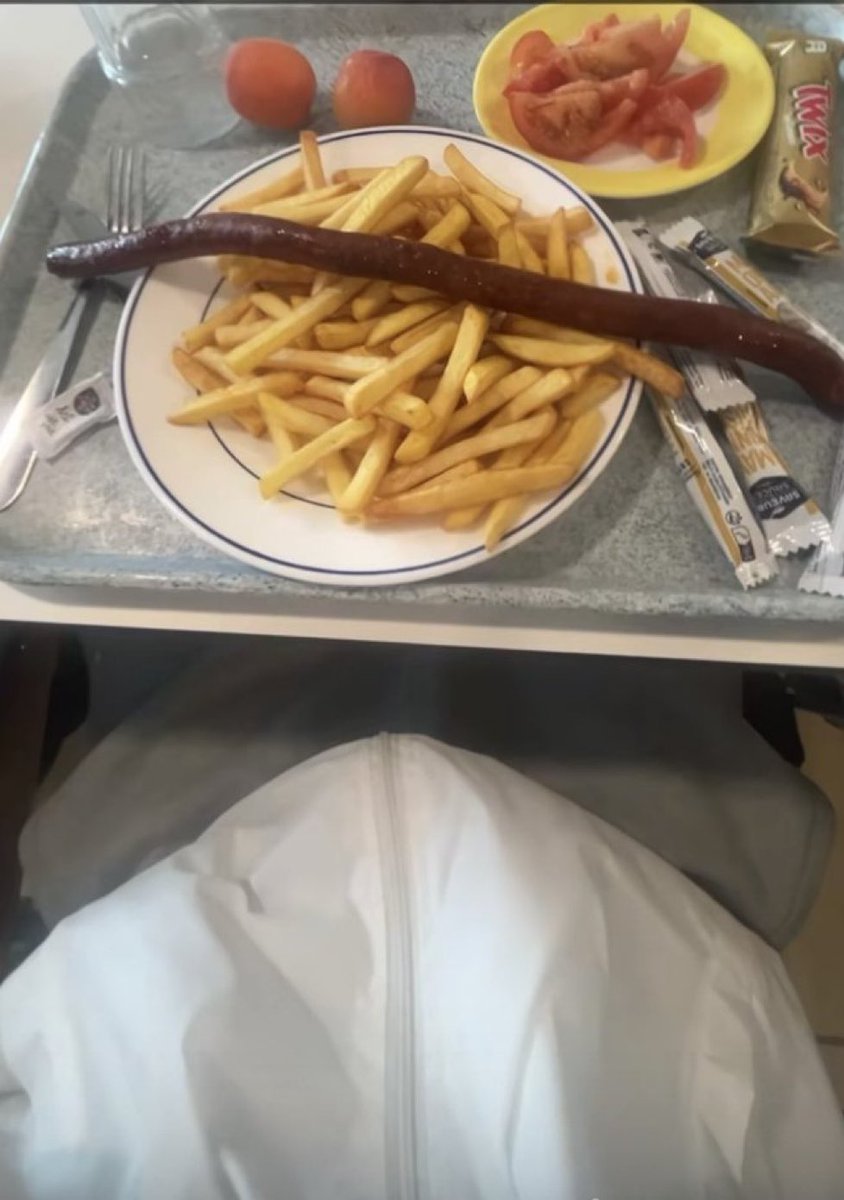 djinorose's tweet photo. Ahahah @CYanchooo quand il me dis qu’il rentre pour se faire a graille jle vois sa comme https://t.co/OBOIOpG76o