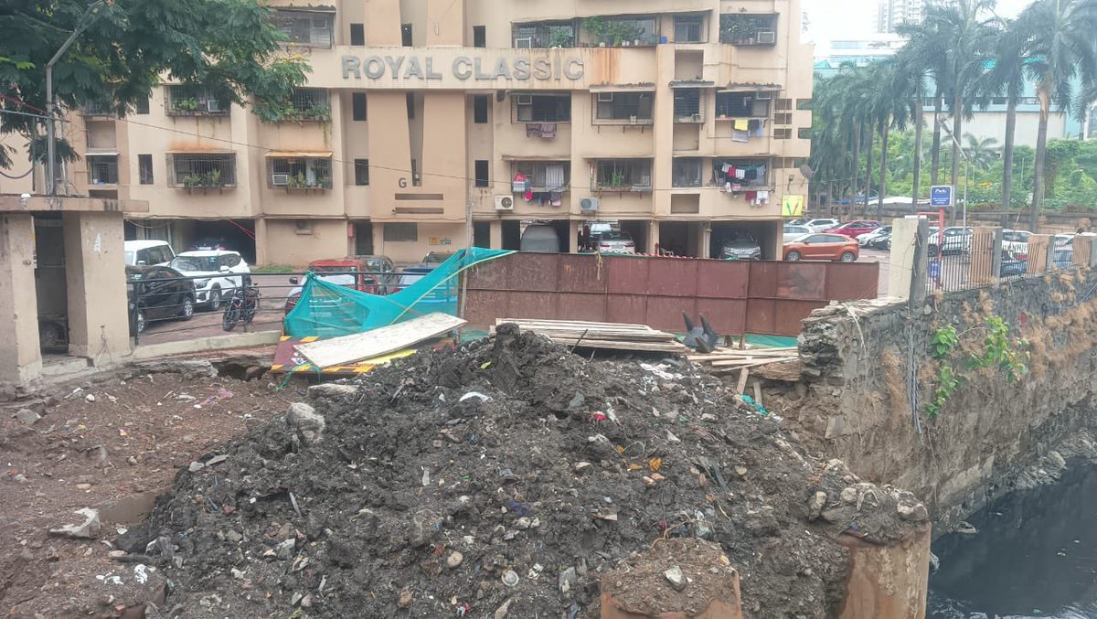 <a href="/mybmcwardKW/">Ward KW BMC</a> Can the silt removed from the canal at Shastri Nagar, Andheri West behind Royal Classic society be cleaned. Otherwise it will get back in to Canal with the rain.