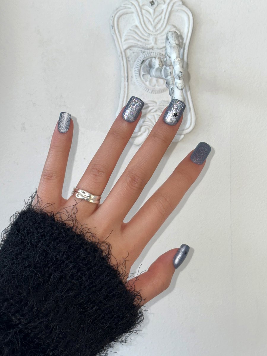 오늘 하루 내가 한 행동:​
 ☑️ 손 들고 보기​
 ☑️ 손 사진 5829670567장 찍기​
 ☑️ 괜히 커피 잔 잡기​
 ☑️ 타자 치다가 문득 손톱 보기 ​
 ☑️ 네일팁 붙이고 세상 주인공 됨​
​
▶글램디자인 메테오(레귤러)​
bit.ly/3SJdvor