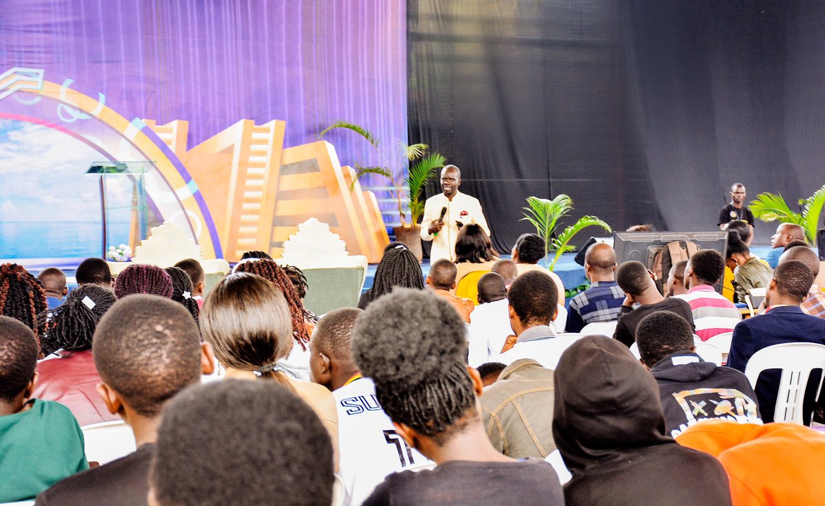 ZoeKingdommi's tweet image. HOW TO ADMINISTER HONOUR TO YOUR PARENTS; 

📌 Listen to what they tell you.
📌 Obey your parents.
📌 Respectfully talking (answering) your parents.
📌 Through giving. Give good quality gifts to your parents

Let honour be consistent. 

DO IT EVERY MONTH! 👌👌