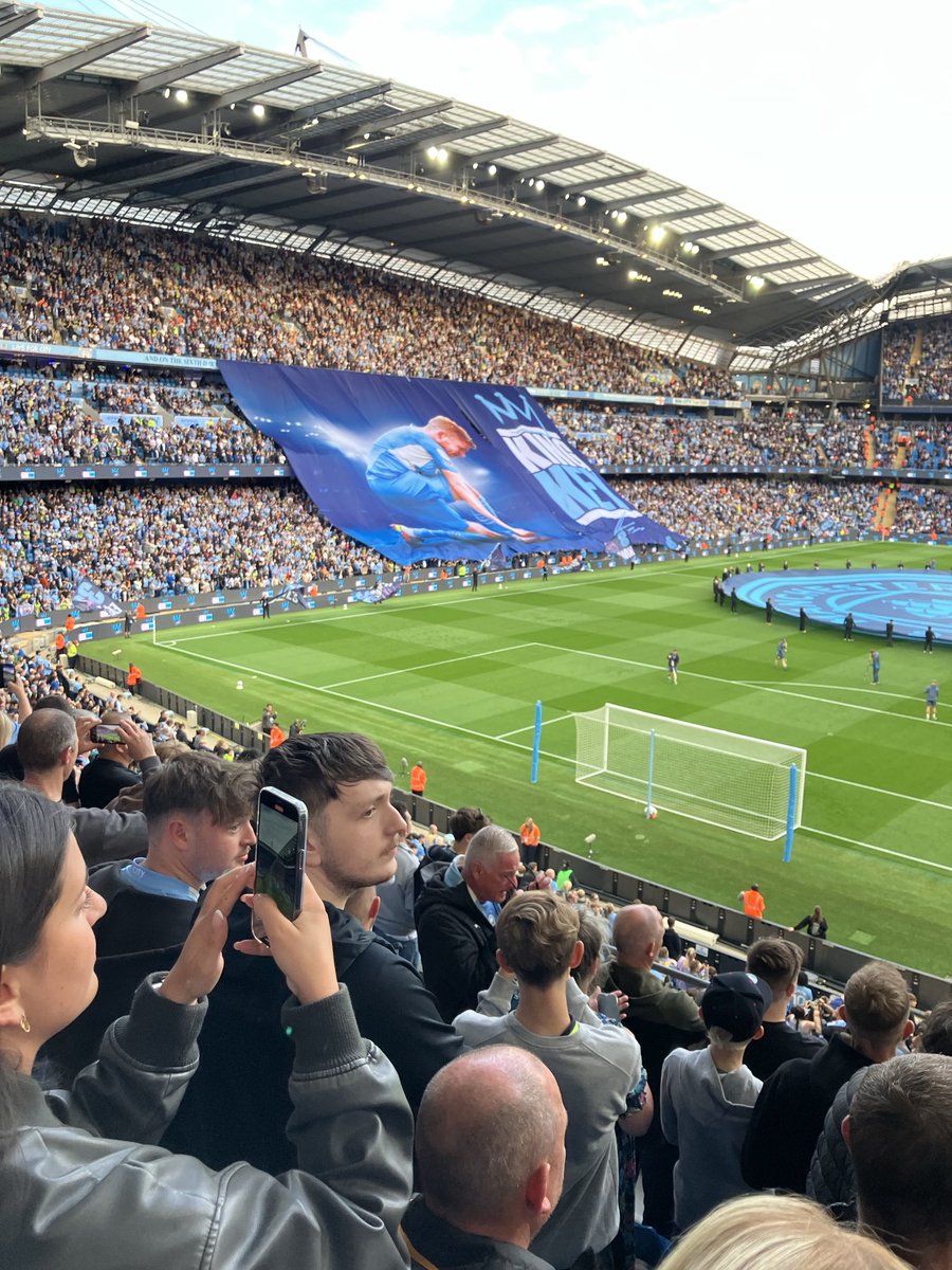 Thanks ⁦<a href="/KevinDeBruyne/">Kevin De Bruyne</a>⁩ see you Sunday 💙