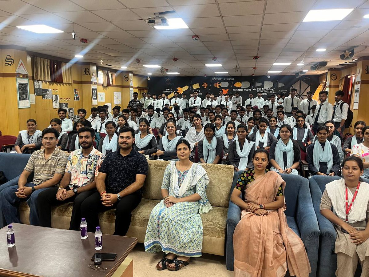 sadique_dev's tweet photo. Organizing my first blockchain event felt surreal!

Hosted “Intro to Blockchain &amp; @AnrytonTech ” at college in collab with @HackTourIND

⚡️ 170+ attendees
💸 P2P token transfers
🎁 Surprise giveaways

Loved the vibe &amp; got to connect with the Co-Founder too!

#Blockchain #Web3 https://t.co/3IUWyS7Mr9