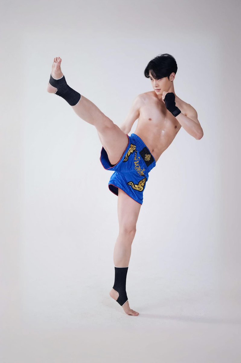 อย่ายกขาสูง พี่ใจสั่น 😀