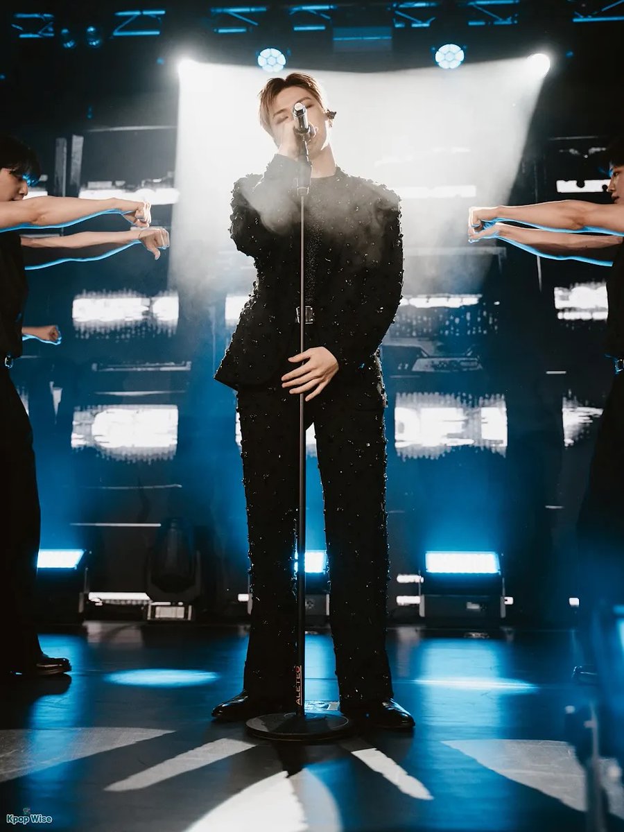 kangdani_k's tweet photo. [Concert #Review] Kang Daniel Brings an Electric Shock to the Hearts of FLOWD for [ACT] Tour in Hamburg 

🔗https://t.co/KOVOLgbtwh

#KangDaniel #강다니엘 #ACTinEurope #ACTCONCERT #ACTTOUR #ACTinHamburg #concertphotography https://t.co/qr1CHR4eEw