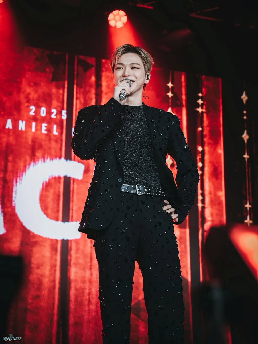 kangdani_k's tweet photo. [Concert #Review] Kang Daniel Brings an Electric Shock to the Hearts of FLOWD for [ACT] Tour in Hamburg 

🔗https://t.co/KOVOLgbtwh

#KangDaniel #강다니엘 #ACTinEurope #ACTCONCERT #ACTTOUR #ACTinHamburg #concertphotography https://t.co/qr1CHR4eEw