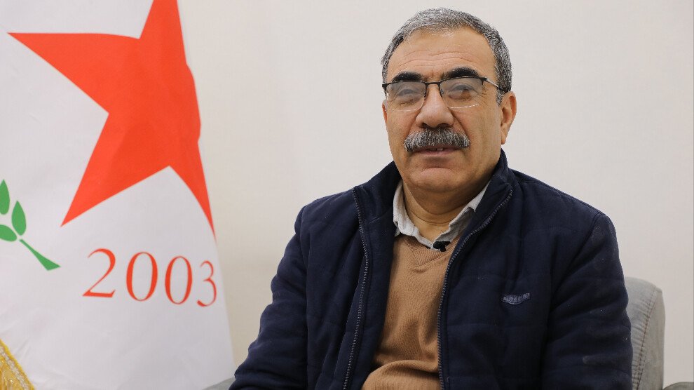 XevnaNews's tweet photo. 🚨 PYD Co-Presidency Executive Board Member Aldar Khalil: 

"Dialogue continues with Damascus on the return of displaced people from Afrin, Serêkaniyê and Gire Spî."

"Efforts to form a committee that adopts the document decided upon at the Kurdish Unity Conference are ongoing." https://t.co/7fYCp9XrdN