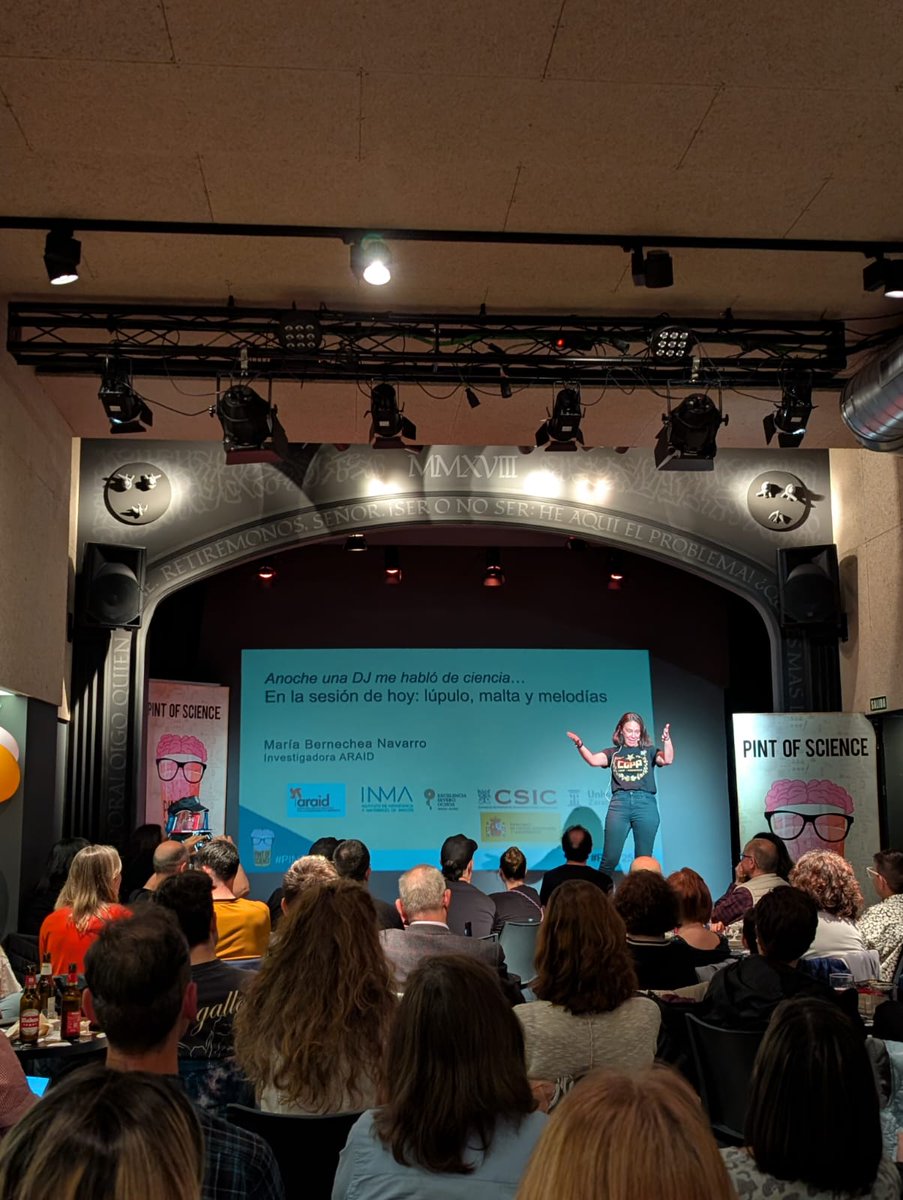 ARAID_ES's tweet image. 📸 Aquí vemos a María Bernechea, investigadora ARAID en INMA UNIZAR 🧪, durante su charla en @pintofscienceES 🍻🔬 en Logroño el pasado lunes. 

¡Todo un éxito de divulgación científica! 👏🎉 #Pint23 #Ciencia #Logroño