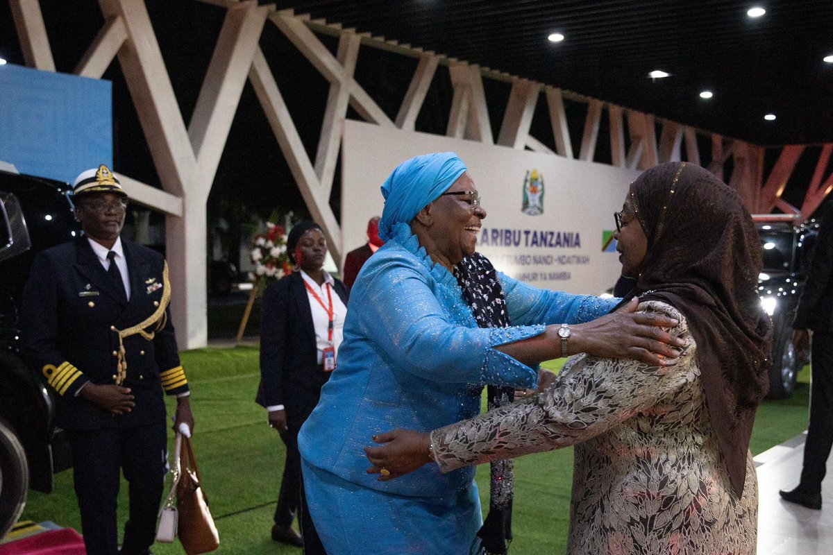 matokeochanya's tweet photo. Rais Mhe. Dkt. Samia Suluhu Hassan amkaribisha Rais wa Jamhuri ya Namibia Mhe. Netumbo Nandi-Ndaitwah, Ikulu Jijini Dar es Salaam. https://t.co/KiZQVkIjqB