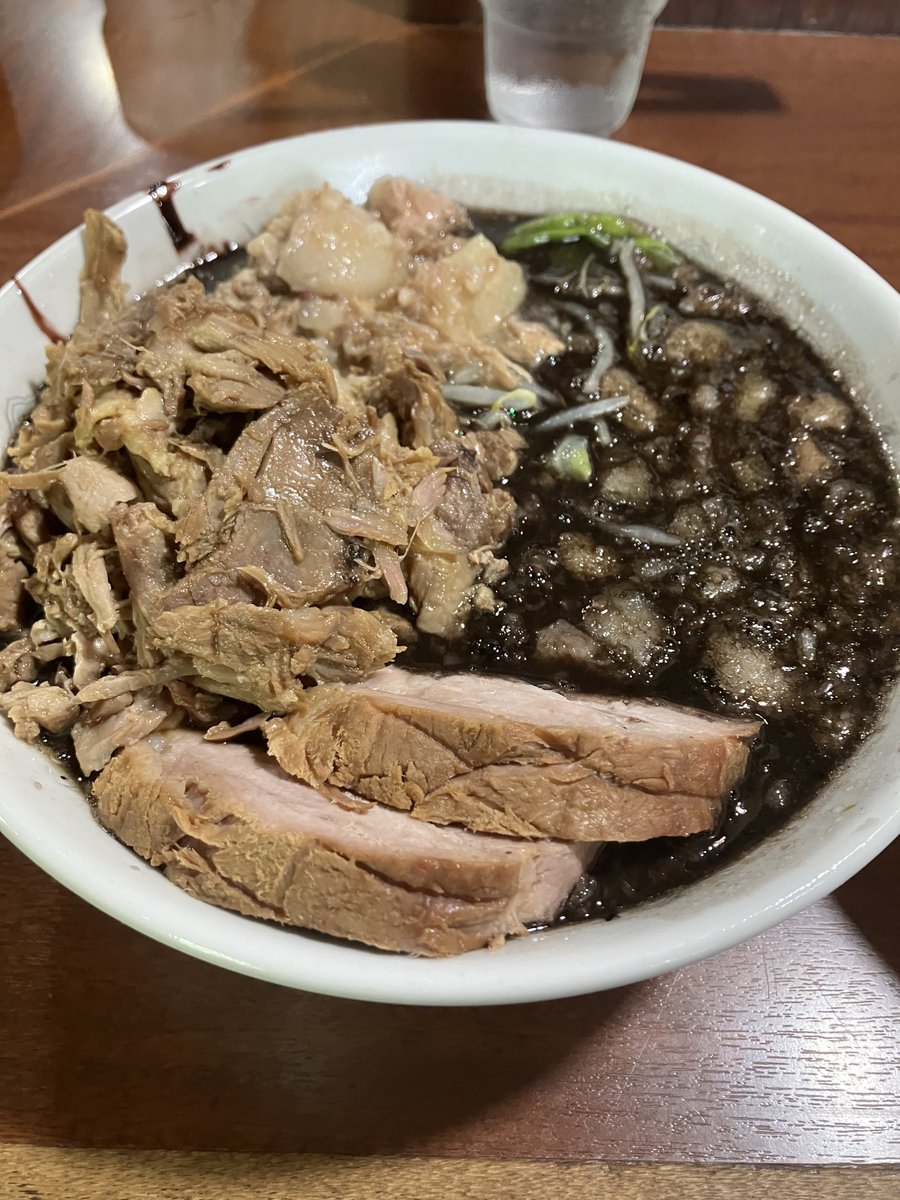 dchin777's tweet photo. D麺 さん

限定 イカスミつけ麺 🦑
ほぐし豚 🐷
野菜少なめ アブラ

昨日からの新作限定✨
周年 行けなかったので
この限定はとても嬉しい😆
イカ墨をたっぷり使用した
贅沢な一杯🍜
仕事前なのでニンニク🧄抜きで😅
豚も麺も相変わらず美味い😋
ごちそうさまでした🙏 https://t.co/AgWAKV2BWC