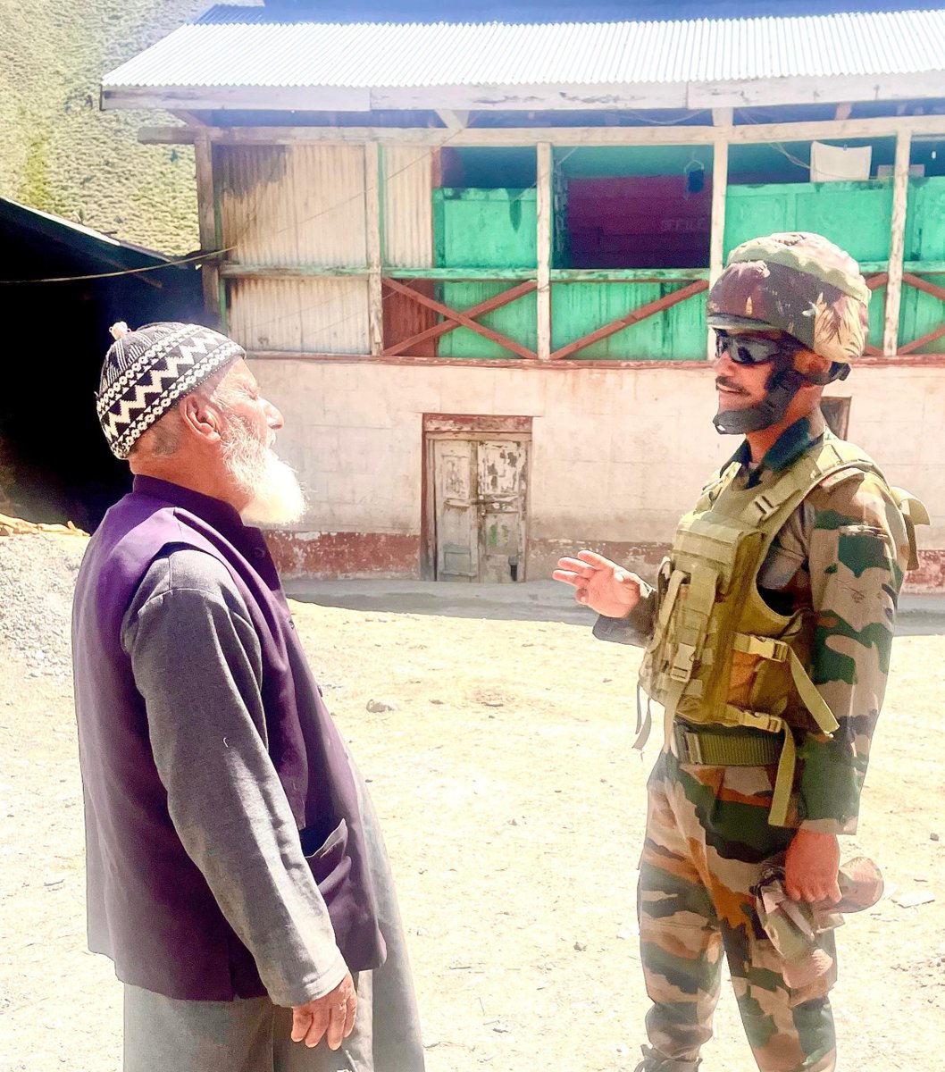 kupwarasentinel's tweet photo. #IndianArmy Khairiyat Patrol reached out to locals of  #Kanzalwan village in #Gurez Valley. Troops from interacted with villagers inquiring about their well being &amp; issues. They also spread awareness on climate-related diseases.Fostering trust, support &amp; strong Army-civilian ties https://t.co/hnXAAQ5U1S