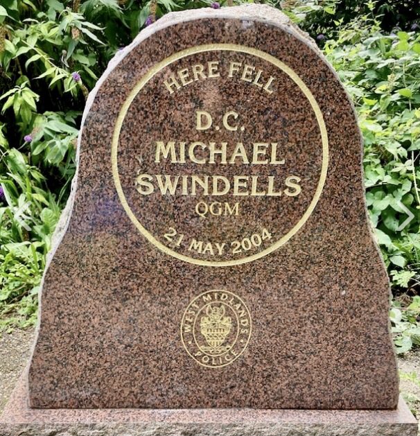 tpmt_org's tweet image. We remember D.C Michael Swindells QGM of West Midlands Police who was murdered 20 years ago today in 2004. We were honoured to place our memorial to Michael’s service, bravery and sacrifice in 2008.
#HonouringThoseWhoServe
#PoliceMemorials
#PoliceFamily
@WMPolice @westmidspolfed
