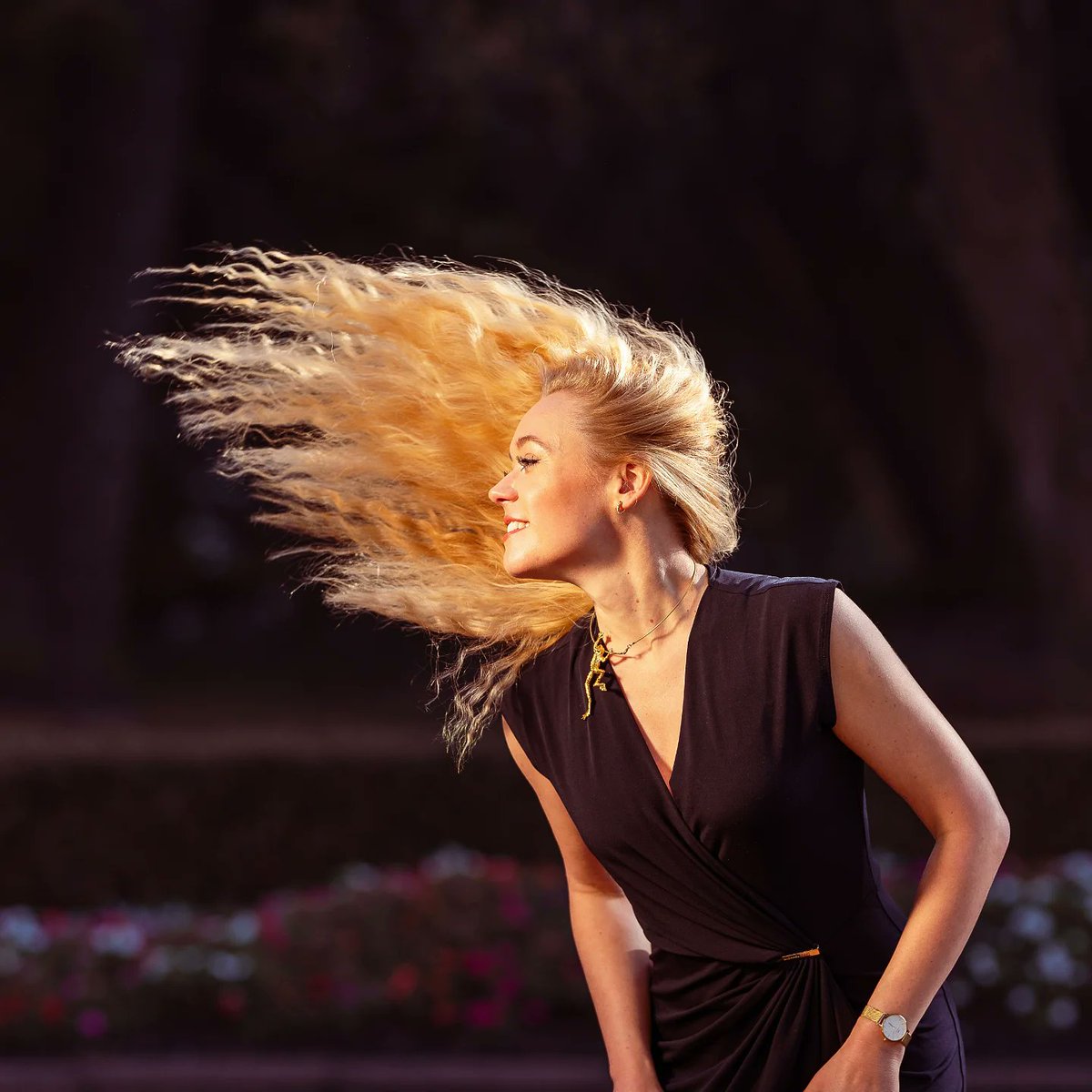 Emotion in Motion with this Golden Mane Action Shot by @jamphoto2004 

#gold #golden #goldenhair #sunrays #modelling #autumn #autumnvibes #London #moodpalate #browns #sydneymodel #nikon #reflector #love #hair #hairflick #flyinghair #goldenwave #reflectors #goldenhour #goldenglow