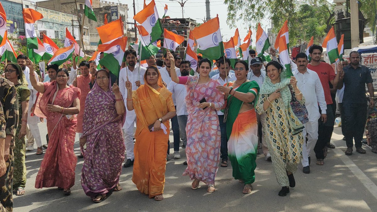 ऑपरेशन सिंदूर की गौरवशाली सफलता के उपलक्ष में व हमारे वीर शहींदो व सैनिकों के सम्मान में विशाल भव्य तिंरगा यात्रा में  भाग लिया  झुंझुनू के गांधी‌ चौक से शहीद‌‌ स्मारक तक
#OprationSindoor #sindooroperation #tirangayatra2025