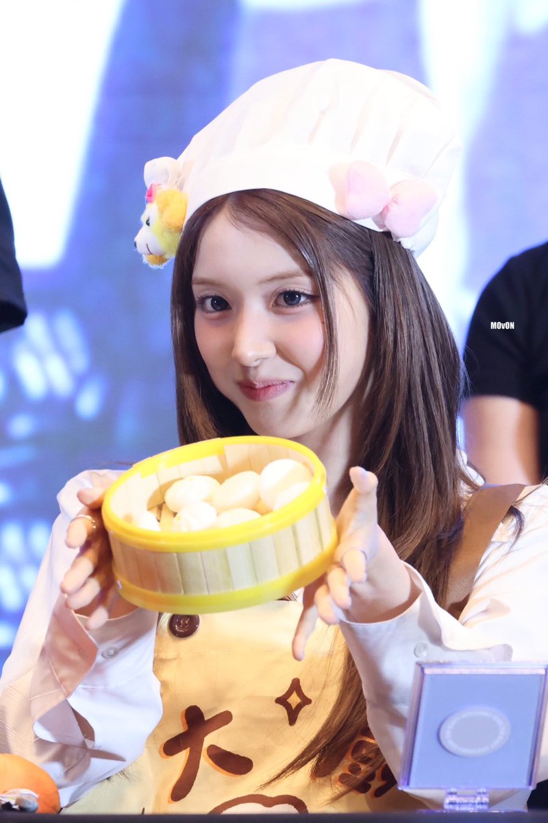 Movon_23's tweet image. 250518
👩‍🍳

#엔믹스 #지우 
#NMIXX #JIWOO #김지우