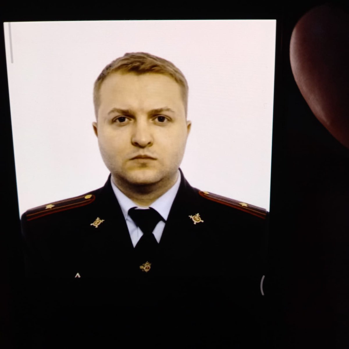 Позвонил мент по воцапу, общались потом по видио, пытался развести на  деньги..Взломали бляди госуслуги.Будьте внимательней, посылайте таких нахой. Работают с сразу три-четыре сообщника в банде.