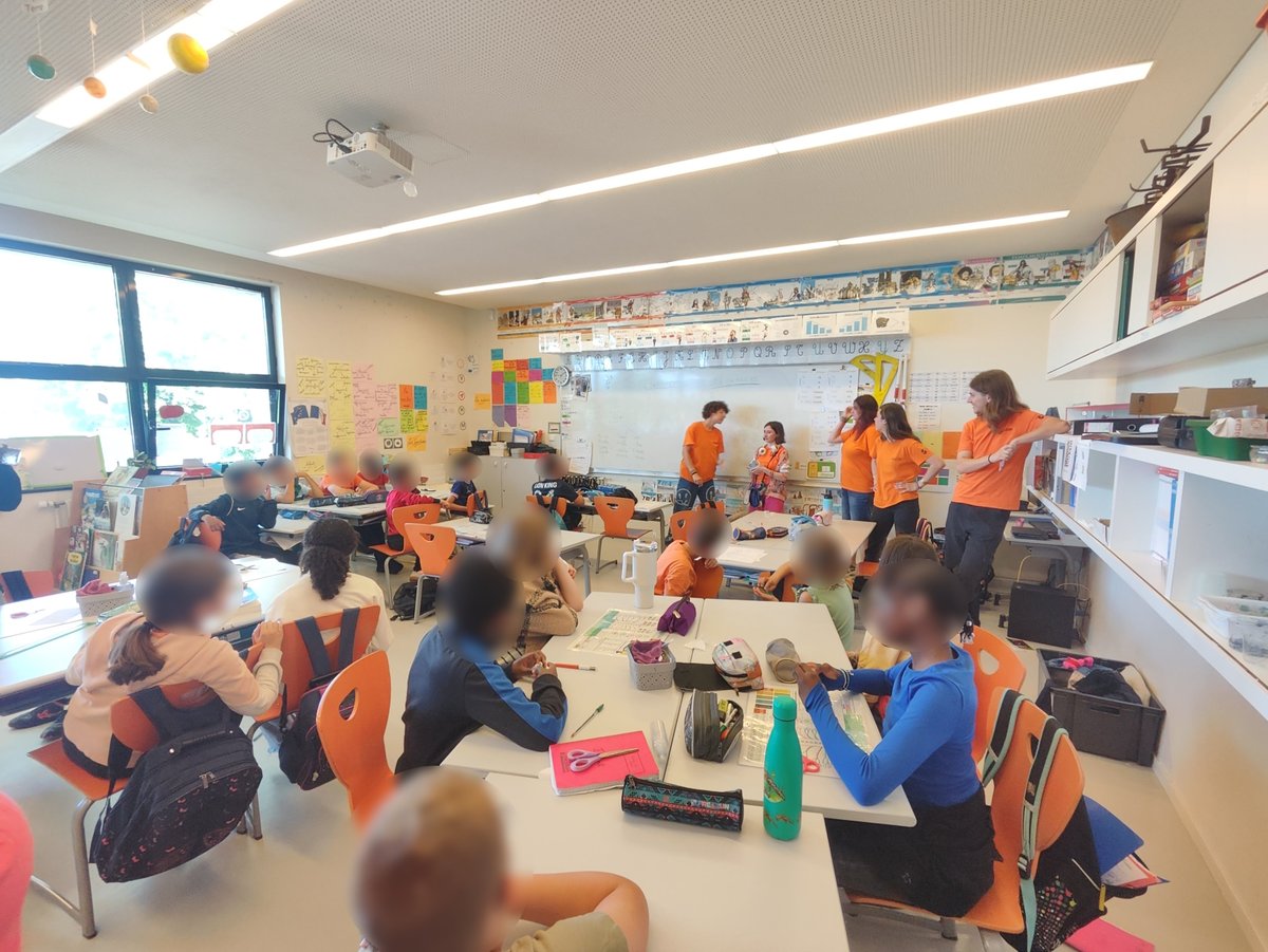 LouiseMichelVDR's tweet image. Intervention d&apos;@enedis_normand dans le domaine de l&apos;électricité et des énergies renouvelables pour notre école #EdDD avec le test d&apos;un jeu nouvellement créé. Merci aux jeunes d&apos;@UnisCiteRouen pour leur accompagnement. @Apprenante27 @valdereuil_info @enedis