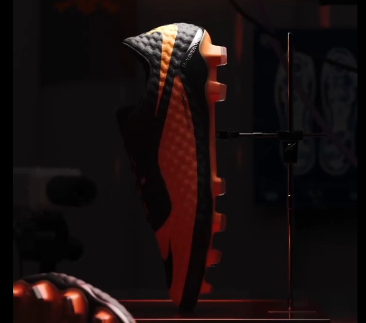 ハイパーヴェノム　復刻　26.5 NIKE、伝説のサッカースパイク『ハイパーヴェノム』が電撃復刻