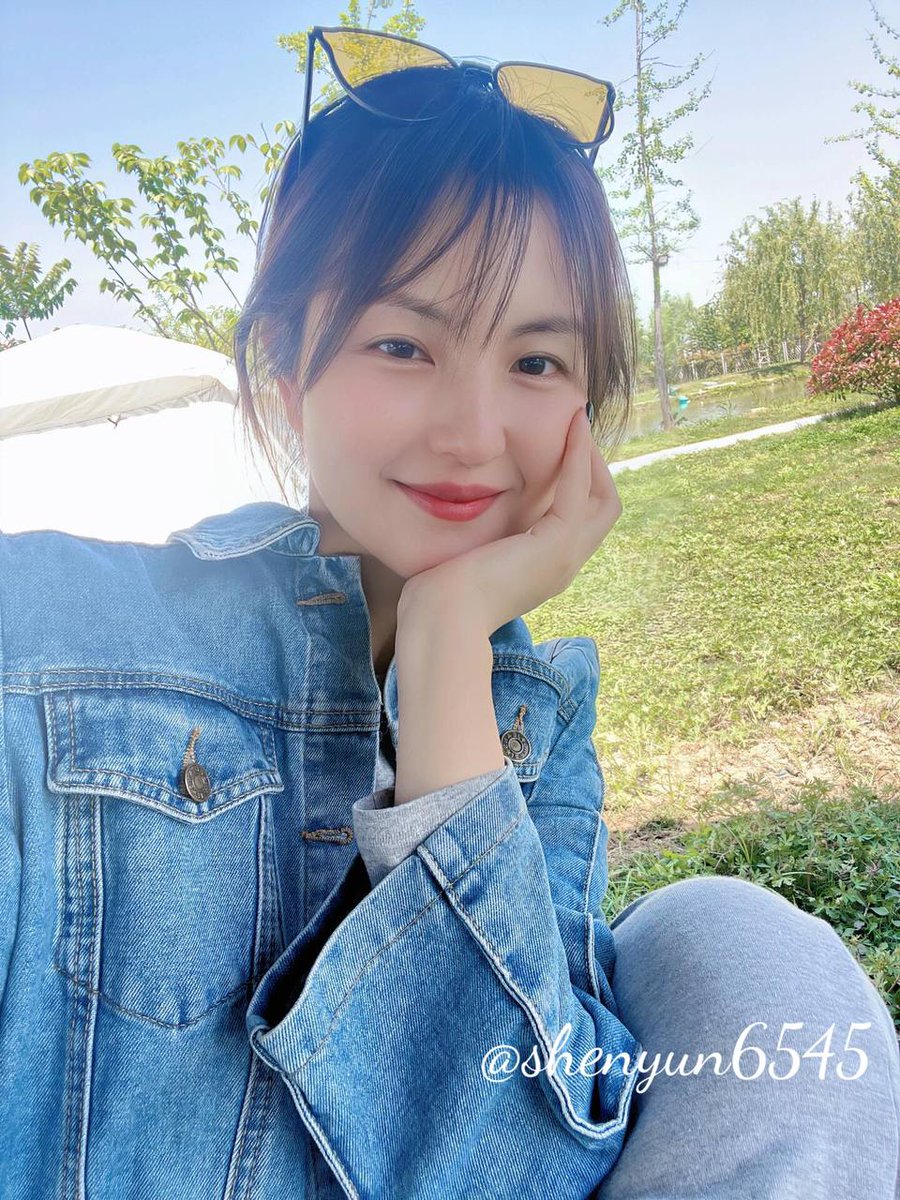最后还是在今天满足了，感谢推特～

这种自己握着肉棒，然后把屁股坐下去的感觉，真的很有满足感。进去的一刻感觉就高潮了…对男人来说，看着交合处应该也是极致的享受吧… 

不知道40岁还离婚的阿姨有没有人喜欢，如果有的话私信可以报名，近期可约… https://t.co/DSeWkuavM3