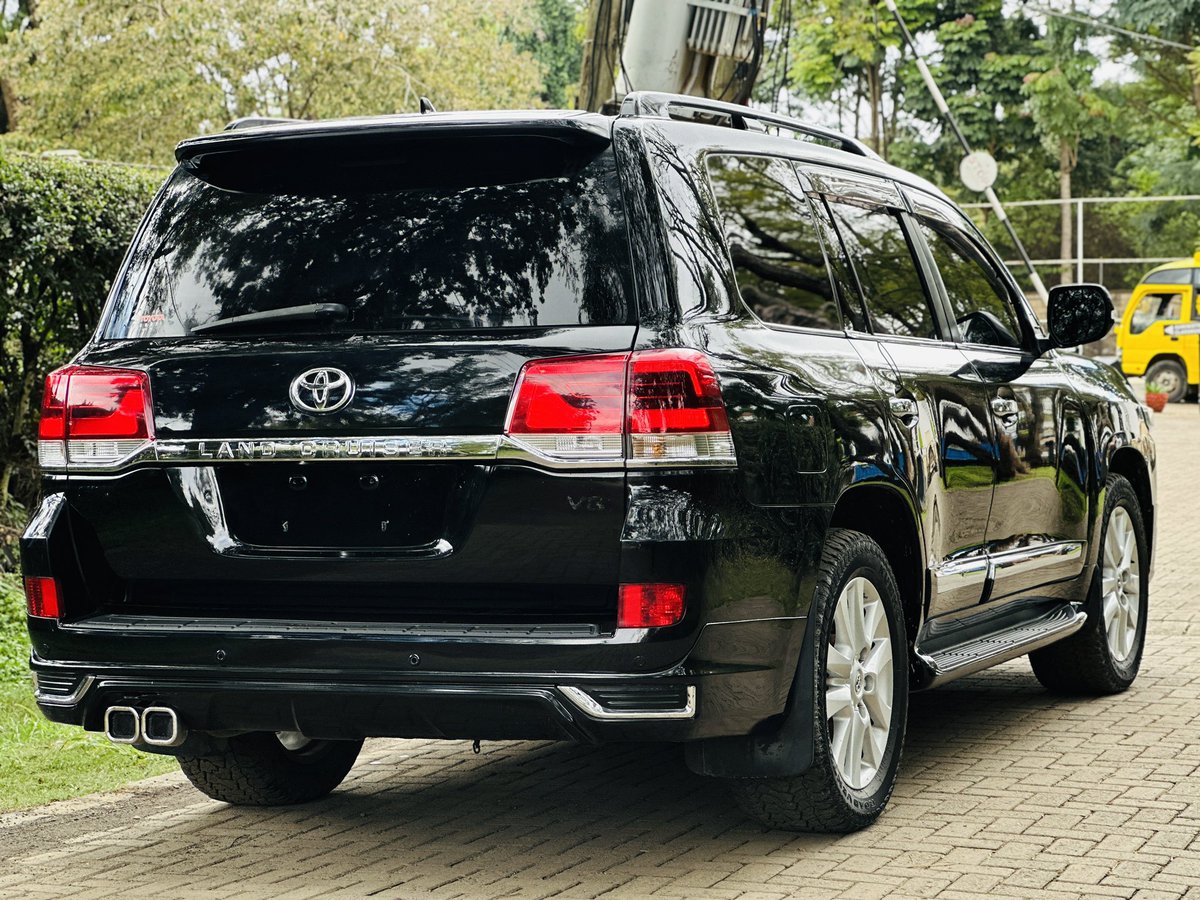 BigJs_Motors's tweet photo. 🚗🔥 Landcruiser V8 - 2013🔥
✅ 4.6l Diesel | Low Mileage
✅ Original Paint &amp; Genuine Parts
✅ Leather Interior | Alloy Rims | Sunroof
✅ 7 -Seater Comfort &amp; Class 

💰 Price: Ksh 6,200,000/= 
📍 Kabarnet Rd, Ngong Rd
📷 Call/WhatsApp: +254796944559 / 0755221221

Don’t miss out! https://t.co/04kBeB9rHv