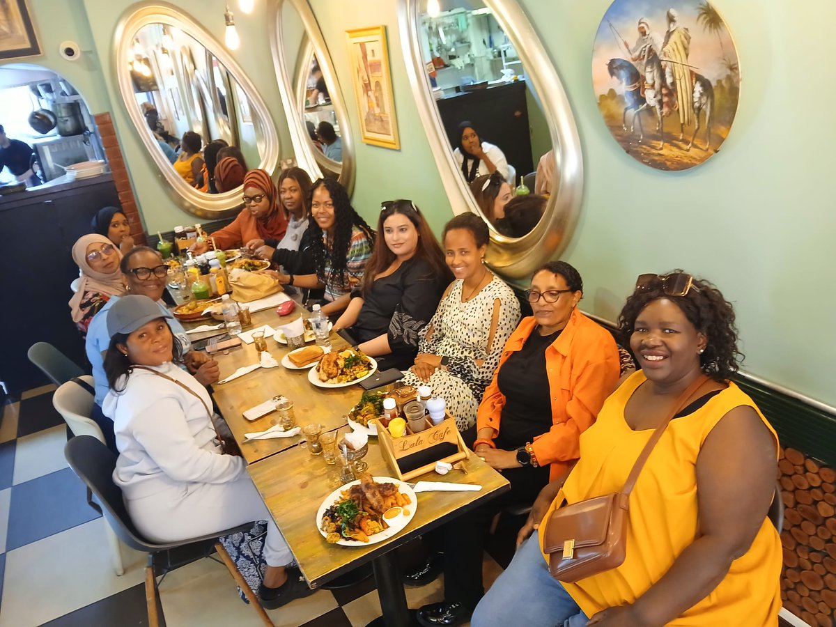autismvoice1's tweet photo. We eat together because we are a family. #Autismawareness #autismacceptance #WellbeingSupport #Fyp #Tripsout #EatOut https://t.co/ldjzPeoaZy