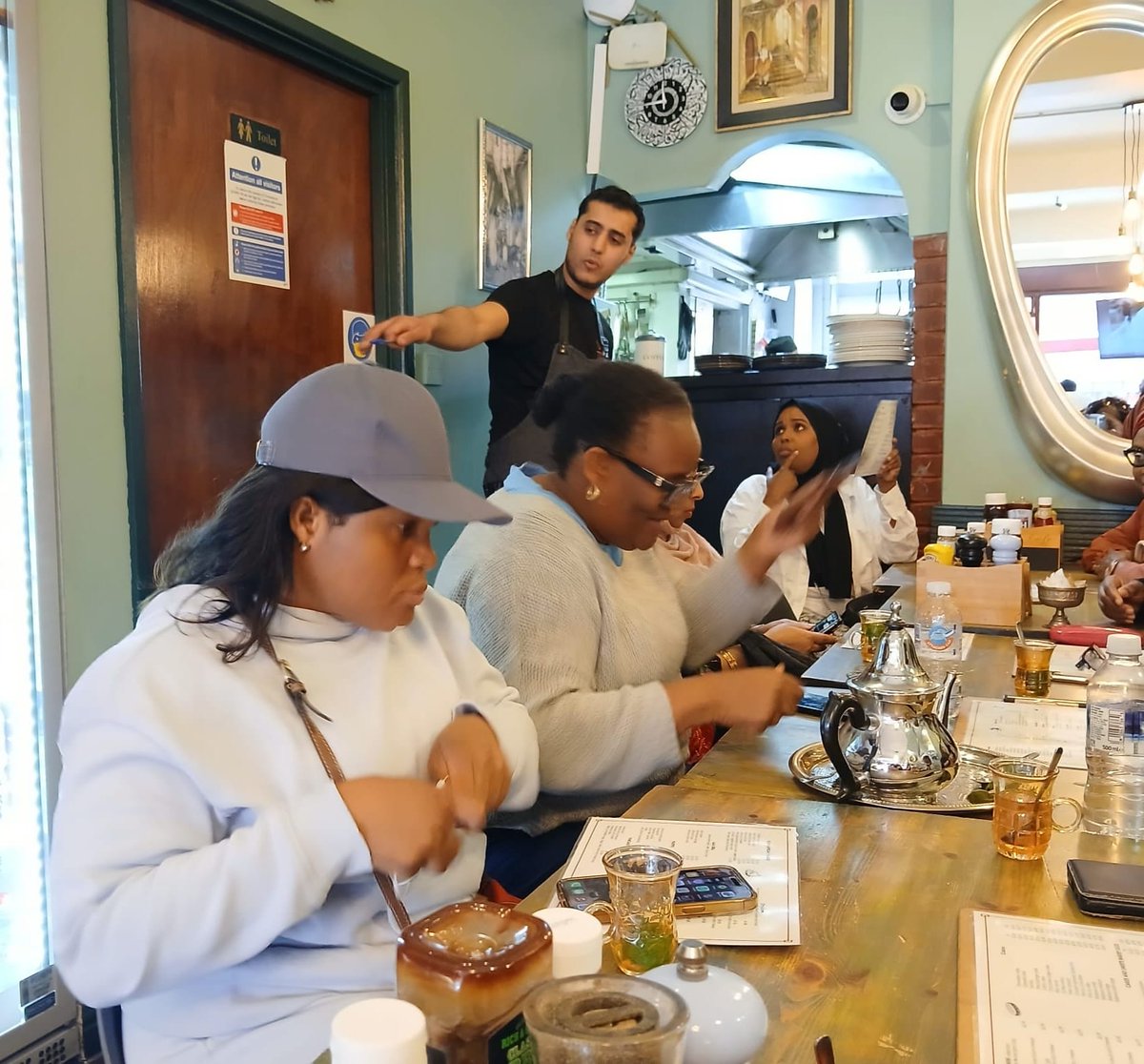autismvoice1's tweet photo. We eat together because we are a family. #Autismawareness #autismacceptance #WellbeingSupport #Fyp #Tripsout #EatOut https://t.co/ldjzPeoaZy